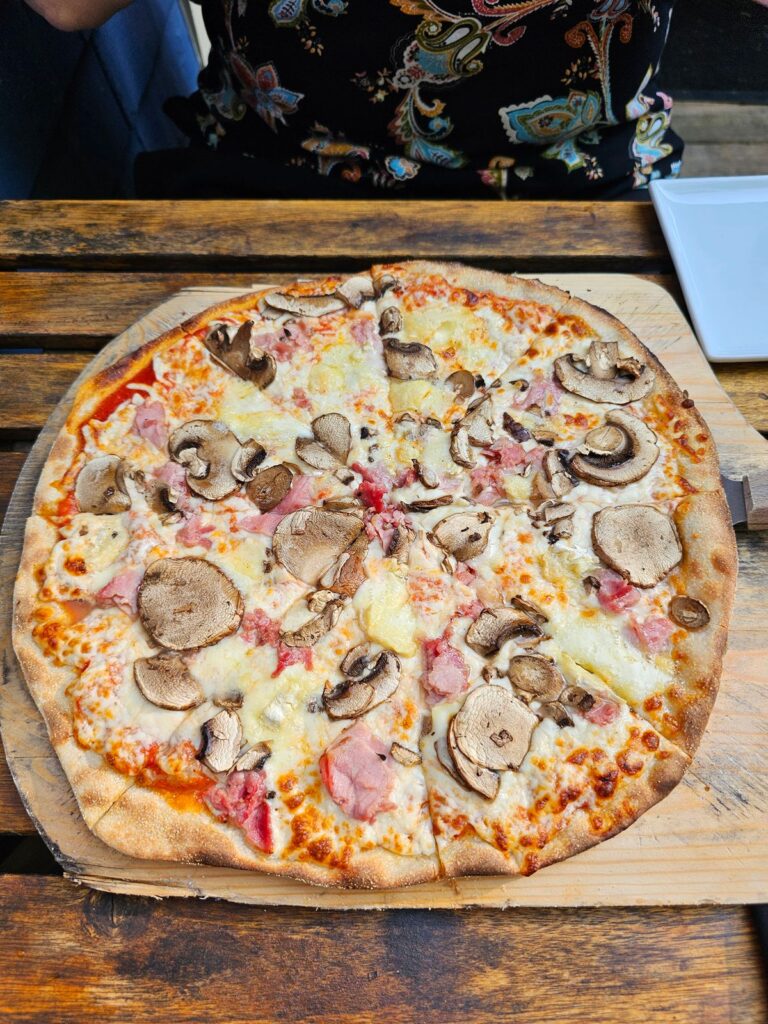 Betty's at The Kitch pizza